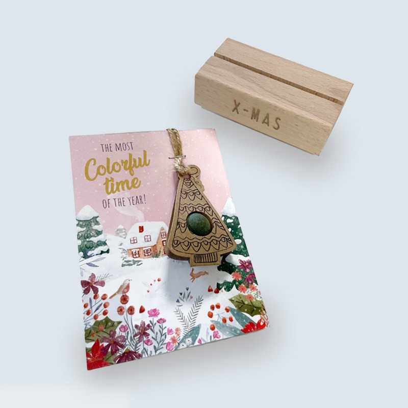 Kerstkaart met kerstboomhanger