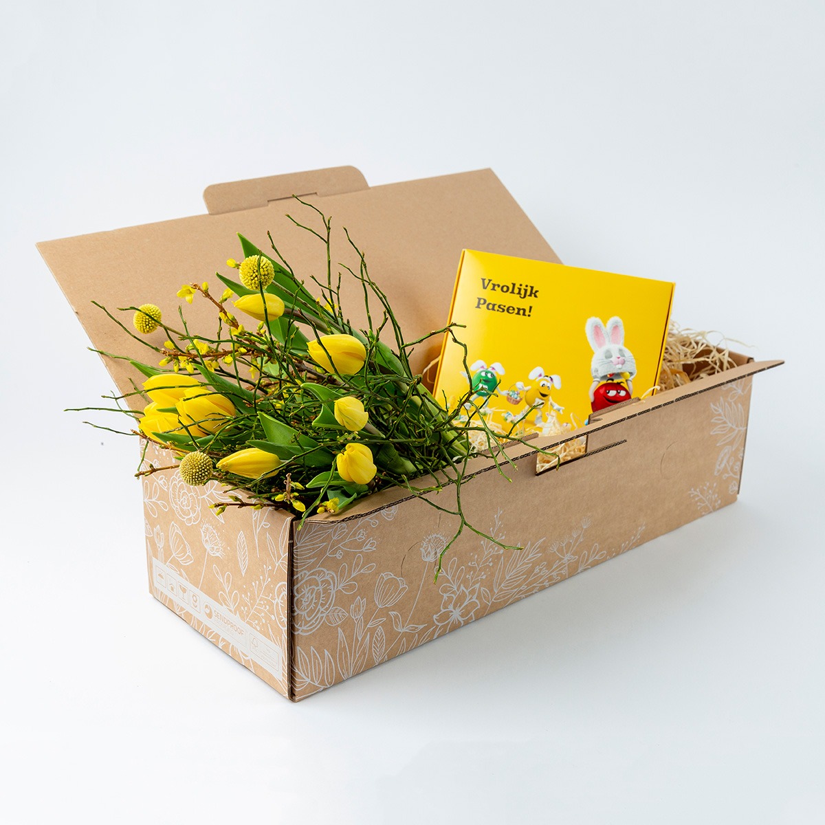 Tulpenboeket met cadeau in verpakking