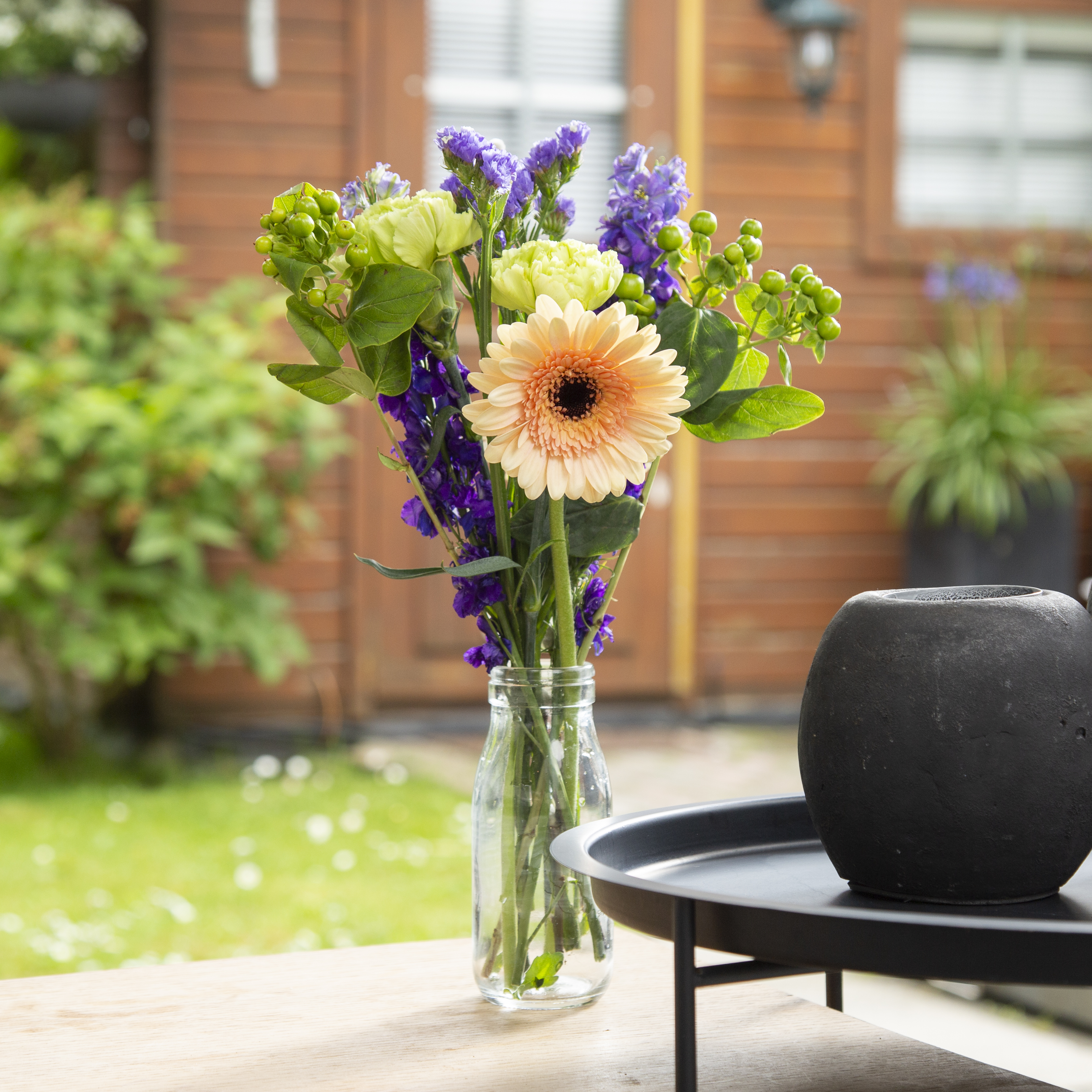 Brievenbusbloemen voorjaar in vaas