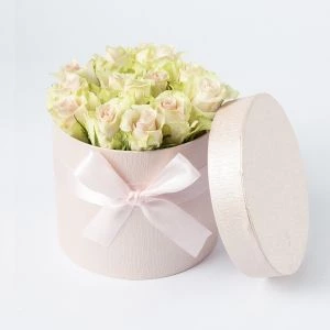 Rozentaartje Veel liefs in karamel hoedendoosje met strik