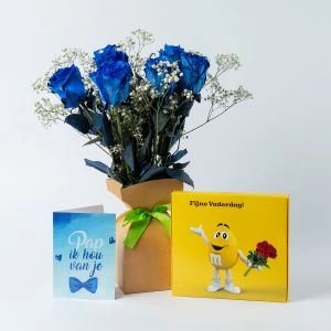 Vaderdag boeket met blauwe rozen en Vaderdag M&M cadeaubox
