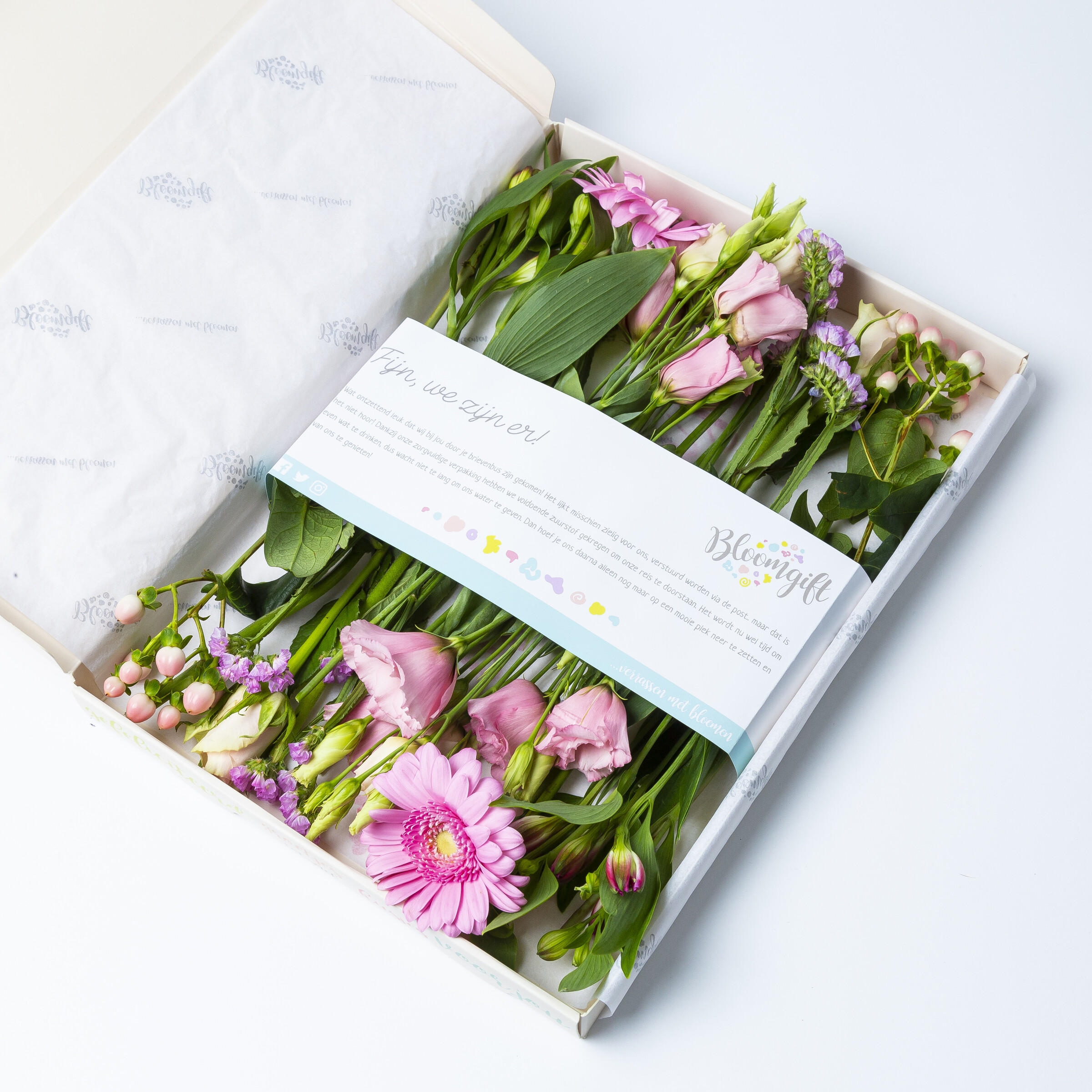 Roze brievenbus boeketje